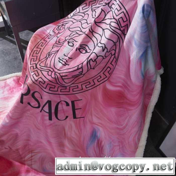 夏おすすめ人気ブランドアイテム ヴェルサーチ 優しく肌にフィットする VERSACE ブランケット肌の方にも安心していただける