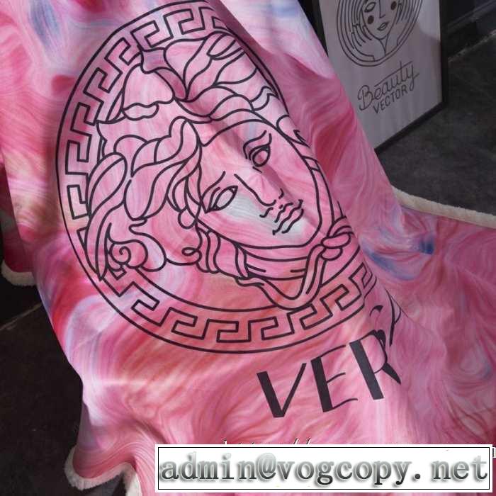 夏おすすめ人気ブランドアイテム ヴェルサーチ 優しく肌にフィットする VERSACE ブランケット肌の方にも安心していただける