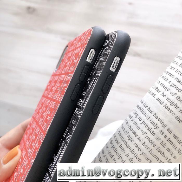 スマホケース フェンデイ コピー お手頃高品質な人気iPhoneX/XSケース 新作 FENDI コレクショントレンド最新モデル激安販売