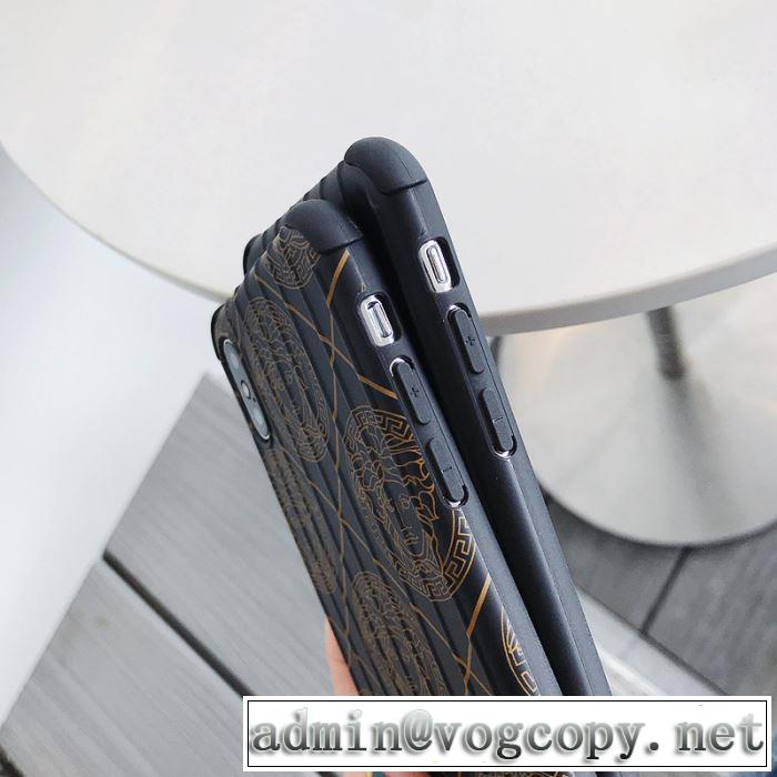 秋ファションのトレンド ヴェルサーチ2色可選  2019秋に注目したい VERSACE スマートフォンケース おしゃれさんはいち早く取り