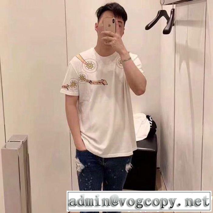 カジュアルを一歩大人に ジバンシー GIVENCHY Tシャツ/ティーシャツ 2019年春夏のトレンドアイテム