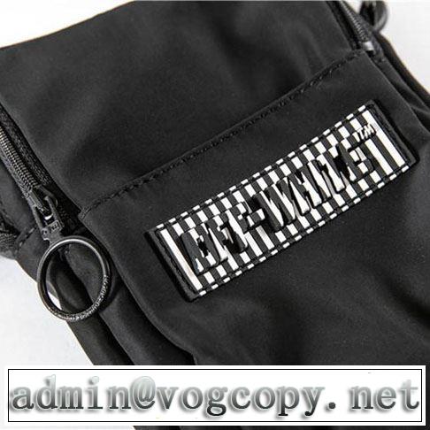 Off-White きちんと感をプラス オフホワイト デニム バッグ 《2019年》今、注目のストリート