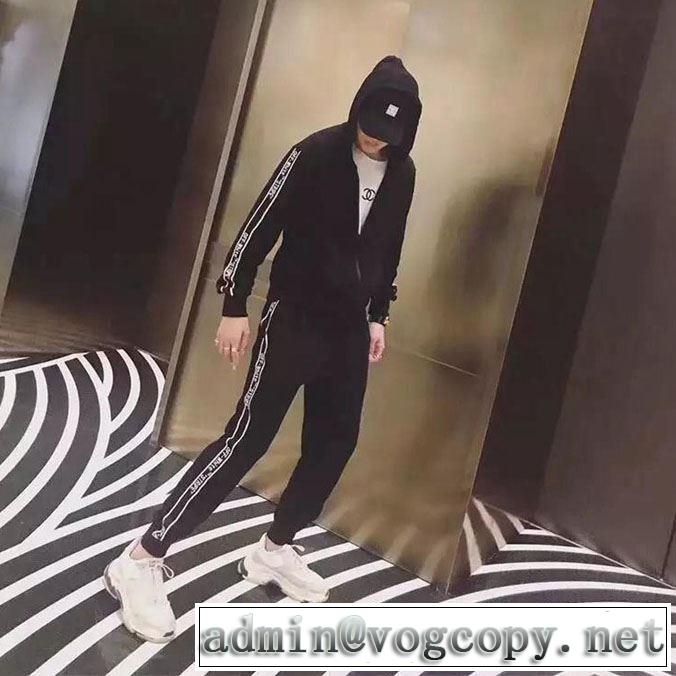 優しい雰囲気スタイリッシュに Off-White オフホワイト 上下セット 主張性もカジュアルさ