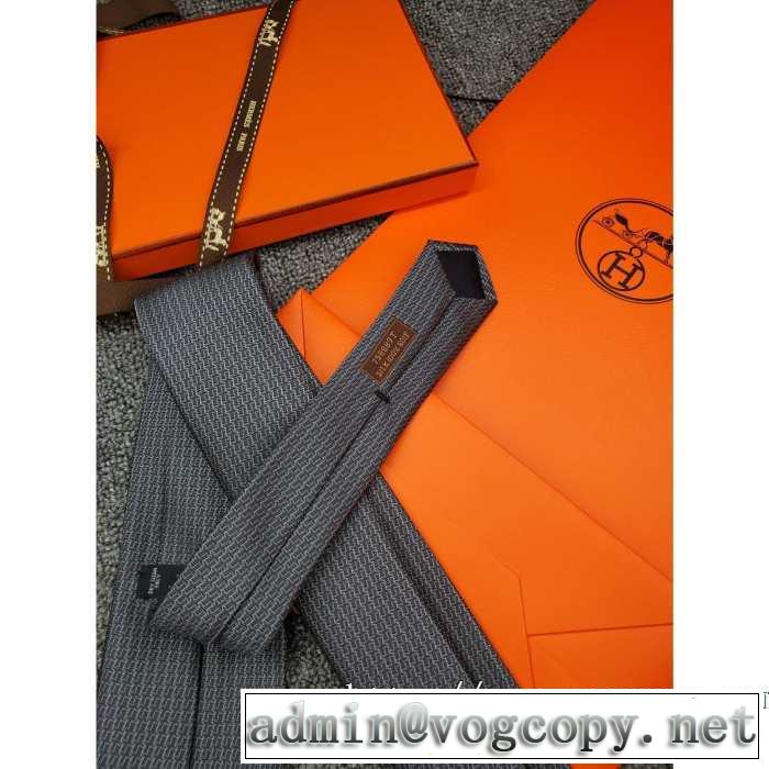 気になる2019年秋のファッション エルメス絶妙な大人っぽさと遊び心 HERMES ネクタイ