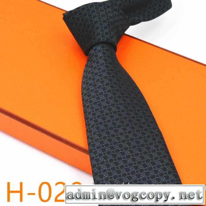 秋冬ファッションコーディネート エルメス 2020秋冬流行ファション  HERMES ネクタイ