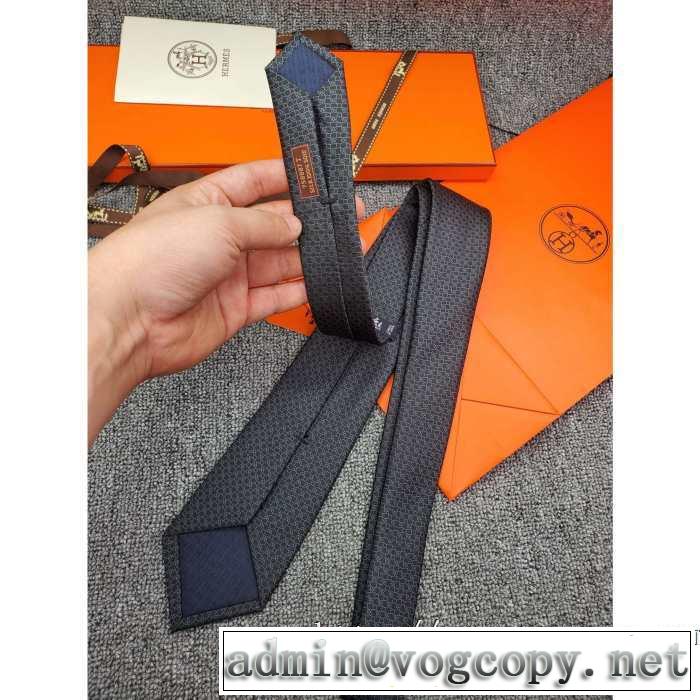 秋冬ファッションコーディネート エルメス 2020秋冬流行ファション  HERMES ネクタイ