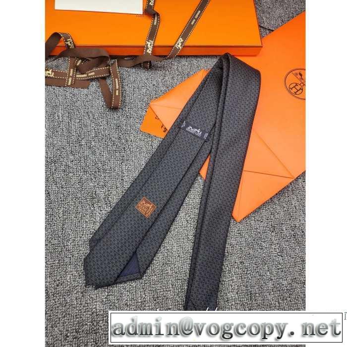 秋冬ファッションコーディネート エルメス 2020秋冬流行ファション  HERMES ネクタイ