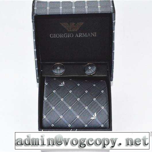 おしゃれさんはいち早く取りARMANI  ネクタイ 2019年秋冬に欠かせない アルマーニ お洒落で秋冬注目トレンド