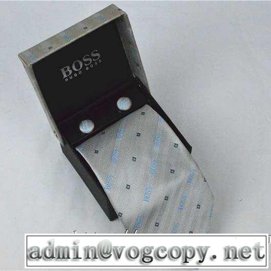 ヒューゴボスおしゃれなファッションコーデ  HUGO BOSS ネクタイ 2019-2020秋冬のファッション