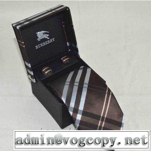オシャレスタイルが今年流 バーバリー2019-20秋冬トレンドファッション BURBERRY ネクタイ