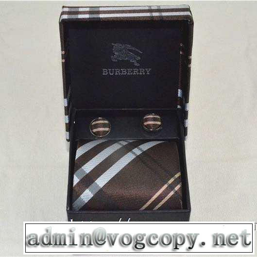 オシャレスタイルが今年流 バーバリー2019-20秋冬トレンドファッション BURBERRY ネクタイ