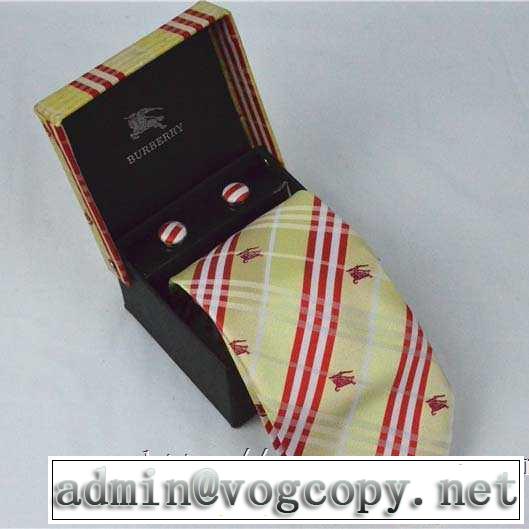 2020秋冬流行ファション おしゃれ度アップ秋冬コレクション バーバリー BURBERRY ネクタイ