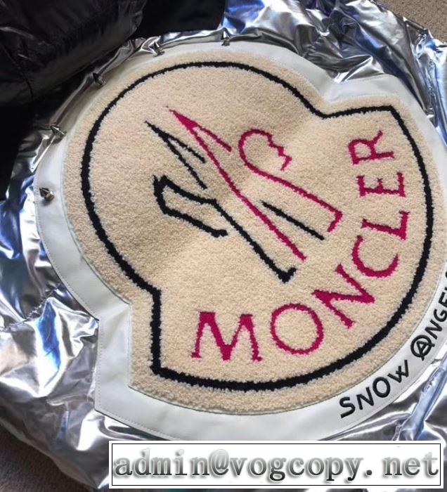 極力シンプルなデザイン ダウンジャケット MONCLER 秋冬シーズンに合わせたコーデ モンクレール エレガントコート