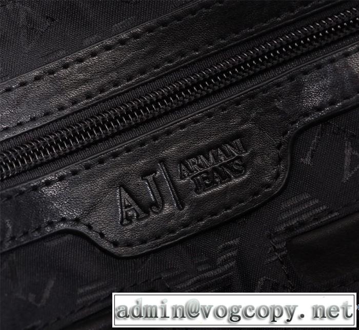 一番の魅力秋冬のマストアイテム　アルマーニ ARMANI　引き続きトレンド人気色ショルダーバッグ 一気に大人のこなれ感抜群
