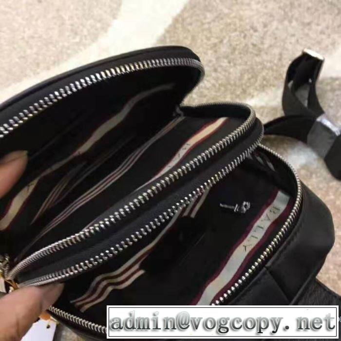 2019秋冬着こなし方おすすめ　ウエストバック 　おしゃれで機能性の高いバリー BALLY　オシャレな秋冬コーデスタイル