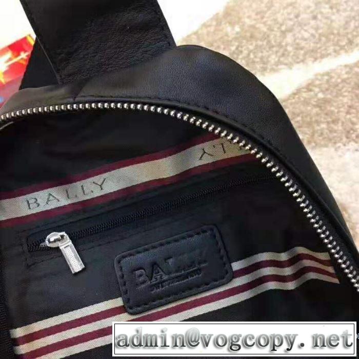 2019秋冬着こなし方おすすめ　ウエストバック 　おしゃれで機能性の高いバリー BALLY　オシャレな秋冬コーデスタイル