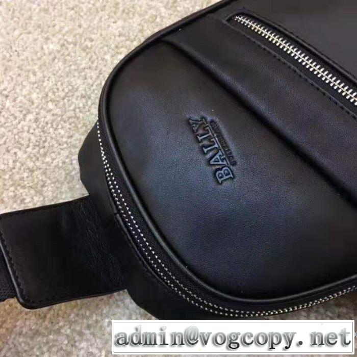 2019秋冬着こなし方おすすめ　ウエストバック 　おしゃれで機能性の高いバリー BALLY　オシャレな秋冬コーデスタイル