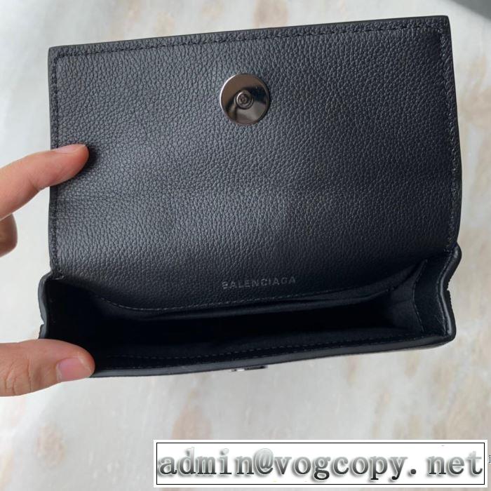 秋冬もちろん主役級 バレンシアガ 2019秋のファッショントレンドはこれ BALENCIAGA 秋ファションのトレンド ポーチ