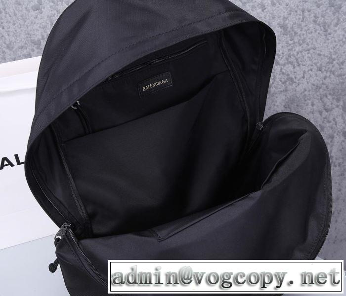 一番おしゃれ秋冬トレンド バレンシアガ BALENCIAGA 2019秋に注目したい リュック おしゃれさんはいち早く取り