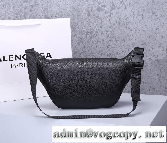 秋冬コーデと相性がいい バレンシアガ おしゃれなファッションコーデ BALENCIAGA ウエストポーチ 2019トレンド秋冬おすすめ安い