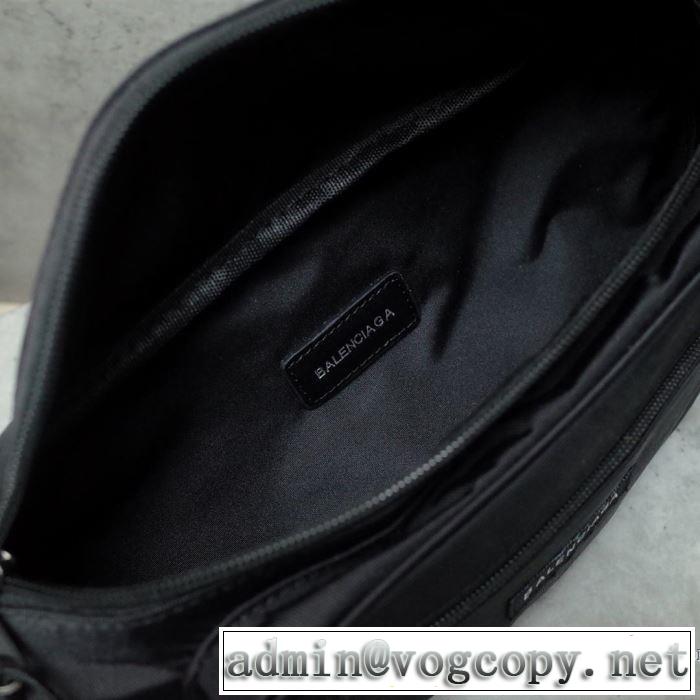 バレンシアガ 2020秋冬流行ファション  BALENCIAGA 最高にCOOL秋冬新作 ウエストポーチ シンプルに着こなしたい