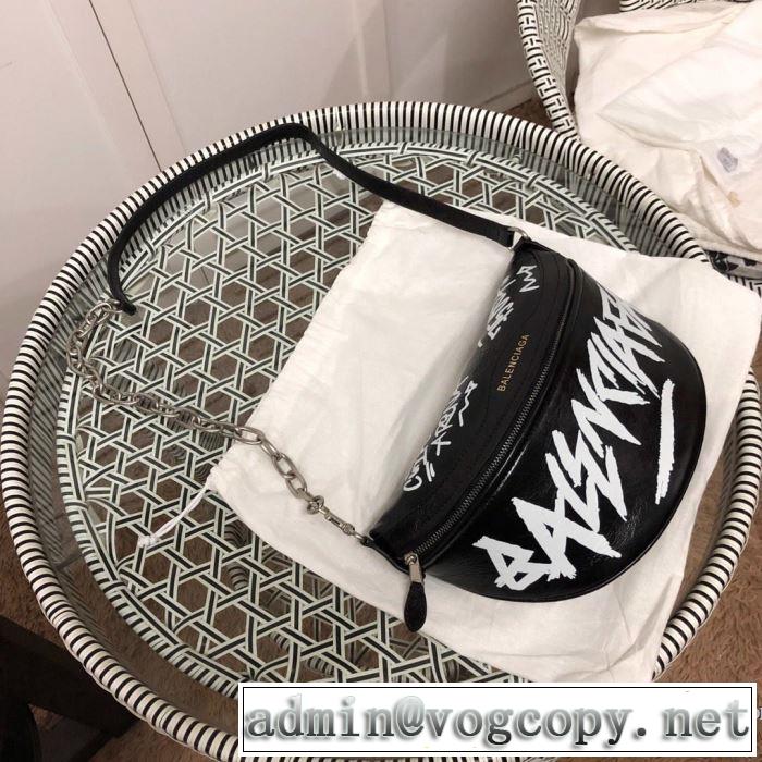 気になる2019年秋のファッション ミニバッグ 秋トレンドの新定番 バレンシアガ BALENCIAGA今から取り入れられるトレンド
