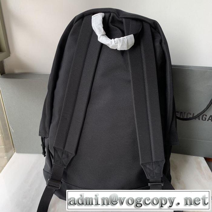 秋冬ファッションコーディネート バレンシアガ BALENCIAGA人気ファッション雑誌でも掲載 リュック 最重要！2019秋冬トレンド