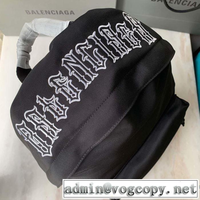 秋冬ファッションコーディネート バレンシアガ BALENCIAGA人気ファッション雑誌でも掲載 リュック 最重要！2019秋冬トレンド