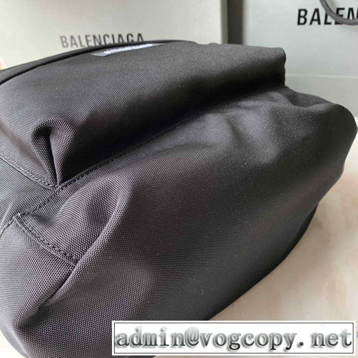 秋冬ファッションコーディネート バレンシアガ BALENCIAGA人気ファッション雑誌でも掲載 リュック 最重要！2019秋冬トレンド