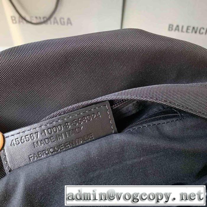 BALENCIAGA 秋冬もちろん主役級 リュック 大人かわいい秋冬コーデを楽しみ バレンシアガ 2019秋のファッショントレンドはこれ