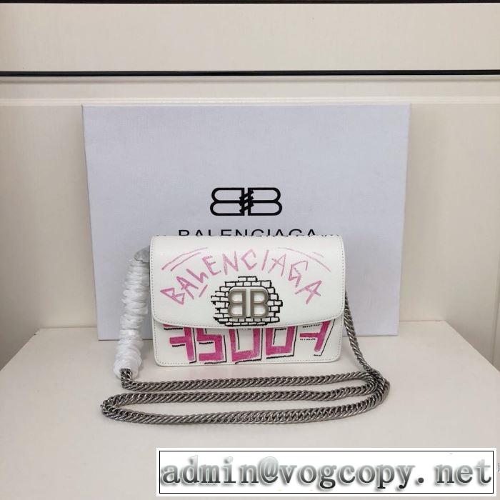 ミニバッグ秋冬にお世話になる定番  バレンシアガ優しいのに存在感  BALENCIAGA 【最新】2019年秋冬のトレンド速報