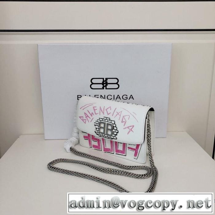 ミニバッグ秋冬にお世話になる定番  バレンシアガ優しいのに存在感  BALENCIAGA 【最新】2019年秋冬のトレンド速報