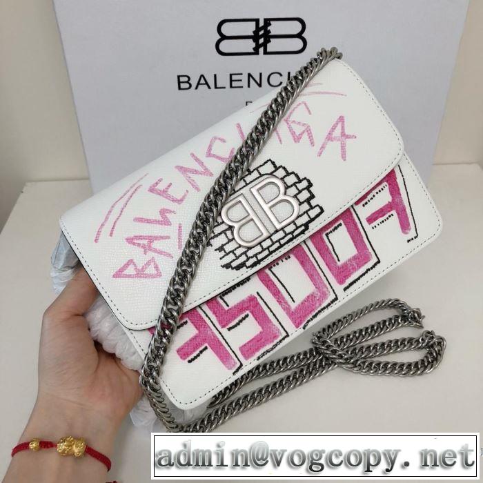 ミニバッグ秋冬にお世話になる定番  バレンシアガ優しいのに存在感  BALENCIAGA 【最新】2019年秋冬のトレンド速報