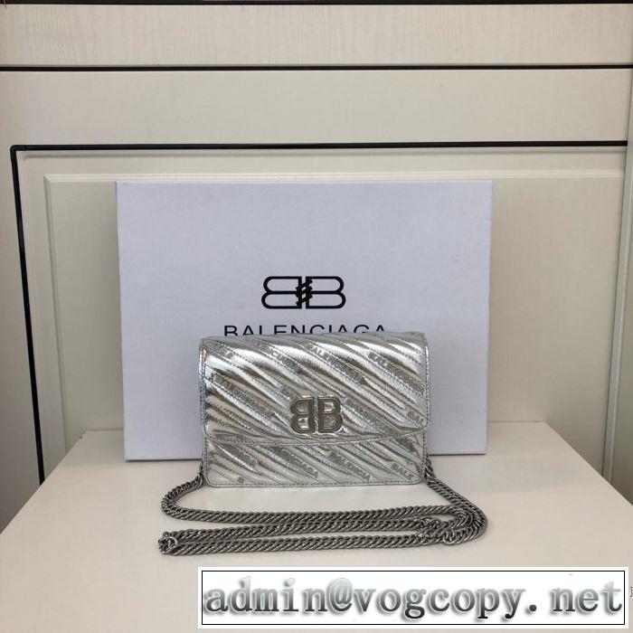 バレンシアガ秋冬から人気継続中  BALENCIAGA最速2019秋冬トレンドブランド ミニバッグ シンプルに着こなしたい