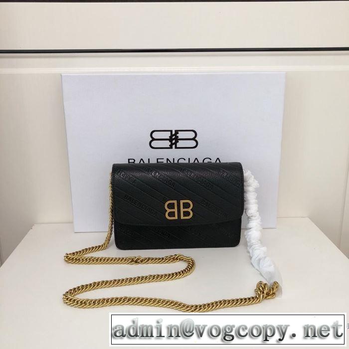 バレンシアガ秋冬から人気継続中  BALENCIAGA最速2019秋冬トレンドブランド ミニバッグ シンプルに着こなしたい
