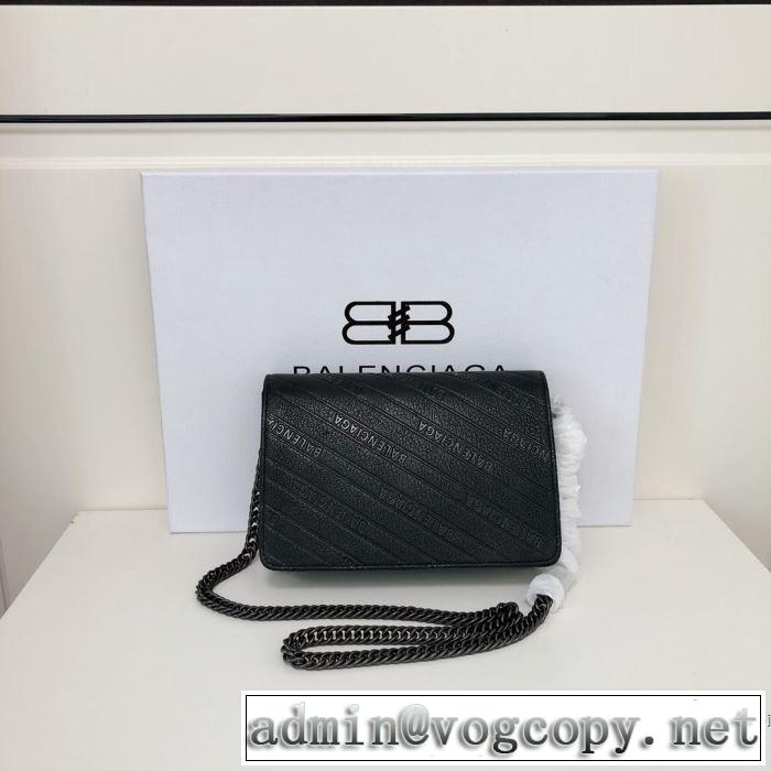 バレンシアガ秋冬から人気継続中  BALENCIAGA最速2019秋冬トレンドブランド ミニバッグ シンプルに着こなしたい