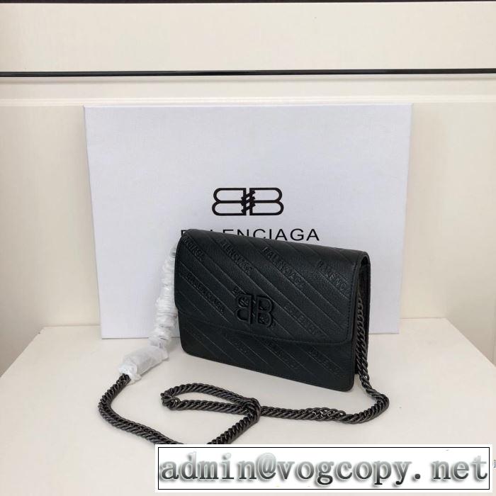 バレンシアガ秋冬から人気継続中  BALENCIAGA最速2019秋冬トレンドブランド ミニバッグ シンプルに着こなしたい