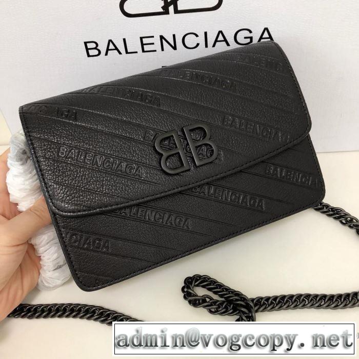 バレンシアガ秋冬から人気継続中  BALENCIAGA最速2019秋冬トレンドブランド ミニバッグ シンプルに着こなしたい