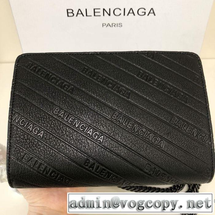 バレンシアガ秋冬から人気継続中  BALENCIAGA最速2019秋冬トレンドブランド ミニバッグ シンプルに着こなしたい