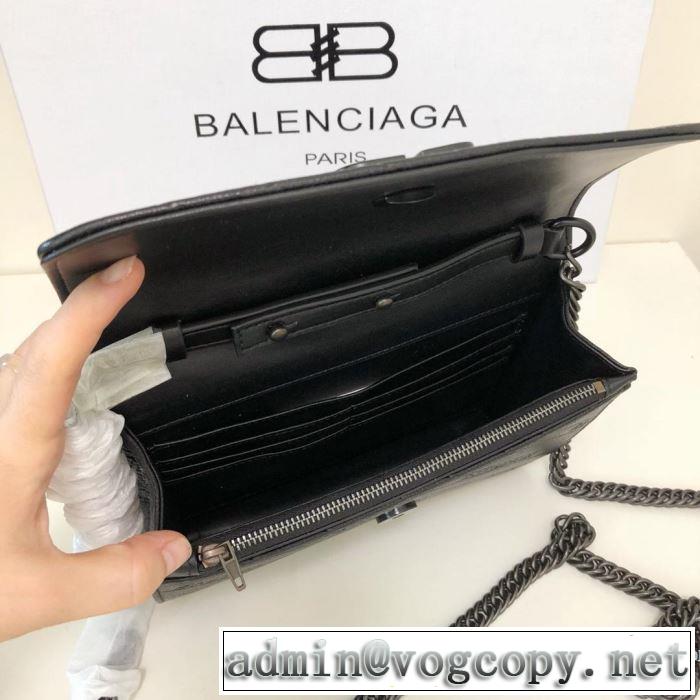 バレンシアガ秋冬から人気継続中  BALENCIAGA最速2019秋冬トレンドブランド ミニバッグ シンプルに着こなしたい