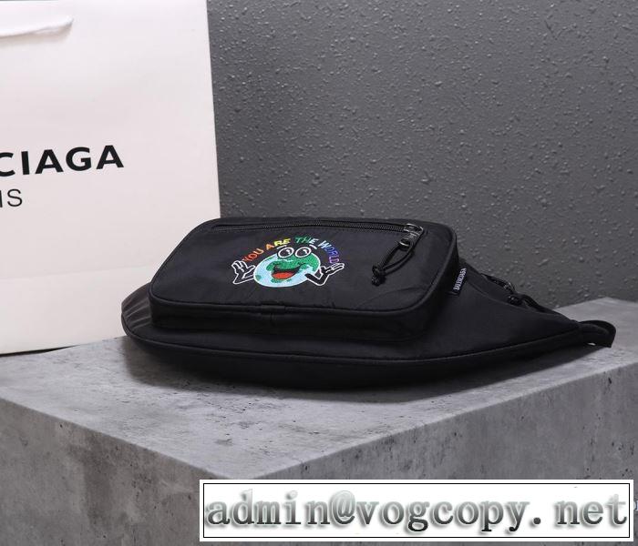 ウエストポーチ 2019年秋冬に欠かせない バレンシアガおススメの秋冬アイテムをCHECK  BALENCIAGA おしゃれでおすすめ今季トレンド