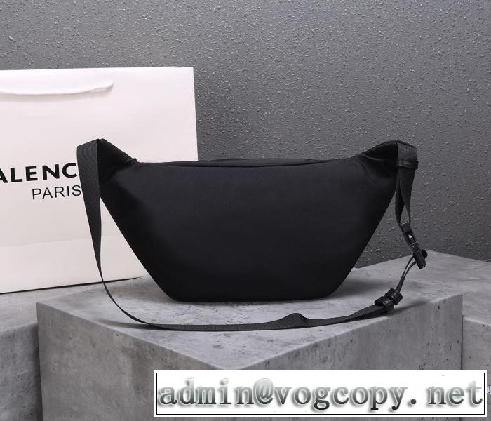 ウエストポーチ 2019年秋冬に欠かせない バレンシアガおススメの秋冬アイテムをCHECK  BALENCIAGA おしゃれでおすすめ今季トレンド