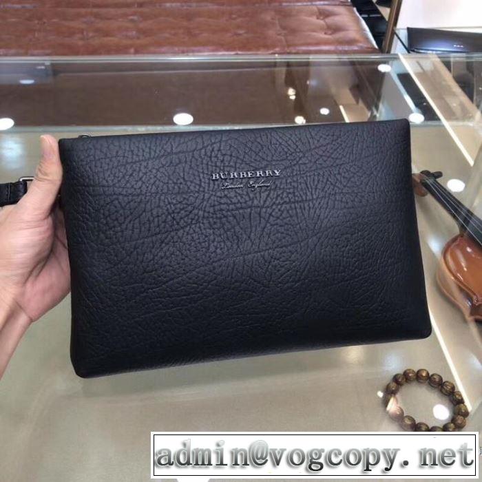 バーバリー BURBERRY ポーチ 夏おすすめ人気ブランドアイテム 《2019年》今、注目のストリート