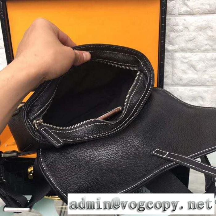 2019年春夏流行ファッション 大人可愛いスタイル バーバリー BURBERRY 斜め掛けバッグ