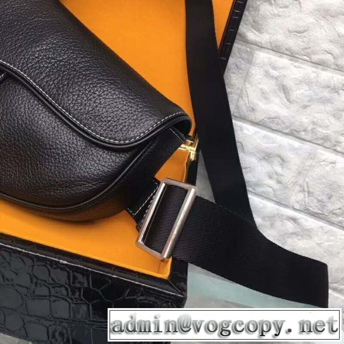 2019年春夏流行ファッション 大人可愛いスタイル バーバリー BURBERRY 斜め掛けバッグ