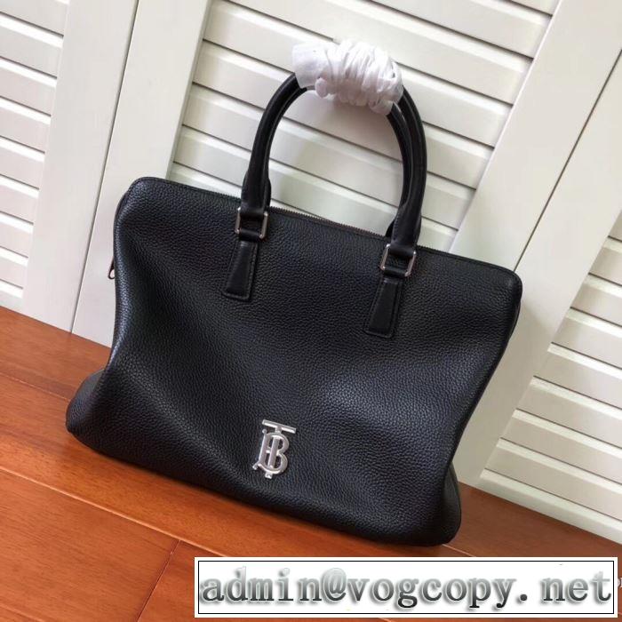 ハンドバッグ スタイリッシュでおしゃれ秋冬新作　バーバリー バランスの取れたコーデスタイルBURBERRY　2019/2020年最新のブランド新品
