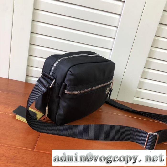 ミニバッグ　ゆったりきれいめスタイル新品　バーバリー 抜群の暖かさを実現BURBERRY　2019年秋冬のトレンドをカッコ良く押さえ