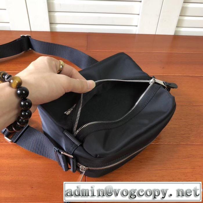ミニバッグ　ゆったりきれいめスタイル新品　バーバリー 抜群の暖かさを実現BURBERRY　2019年秋冬のトレンドをカッコ良く押さえ
