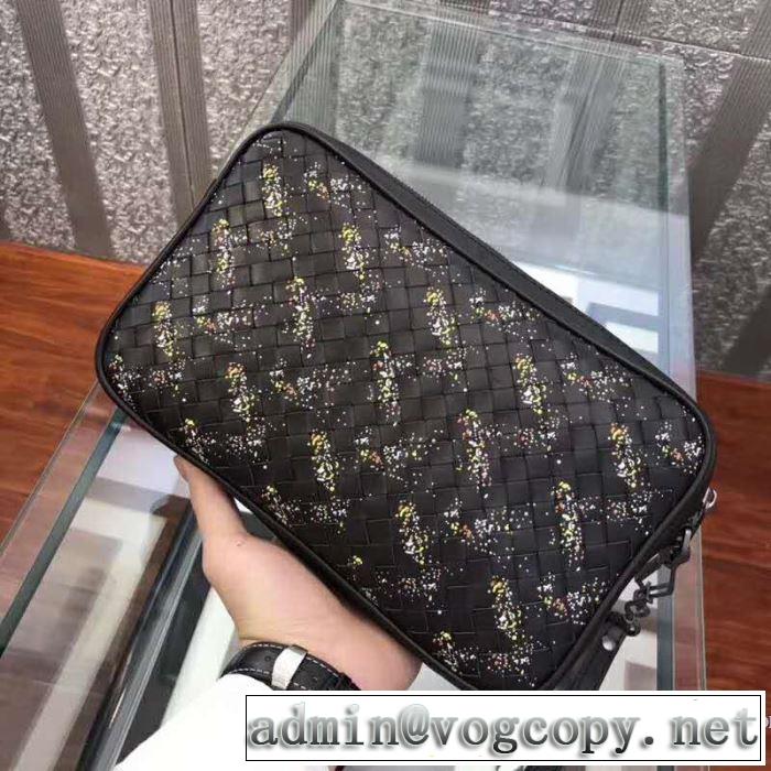 大人カジュアル夏ファッション2019 今流行のストリート上品 ボッテガ ヴェネタ BOTTEGA VENETA ポーチ