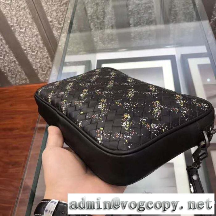 大人カジュアル夏ファッション2019 今流行のストリート上品 ボッテガ ヴェネタ BOTTEGA VENETA ポーチ